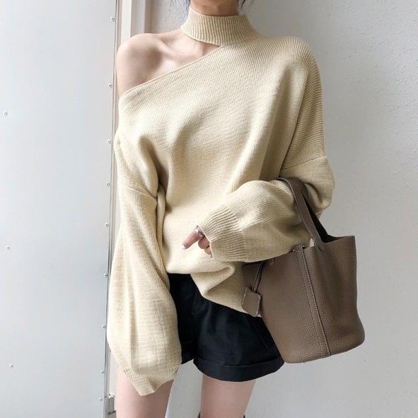 アシンメトリー ニット パフスリーブ 個性的 セーター ハイネック 韓国 レディース オルチャン グレー オフホワイト 着回し 肩出し 個性的 袖リブ 萌え袖 ぽわん袖 秋冬 抜け感 着やせ