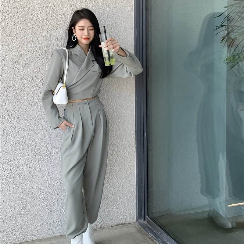 セットアップ ジャケット パンツ スーツ 上下セット レディース 春 秋 グリーン 薄色 くすみカラー 無地 ショート丈 テーラードジャケット ツータック ハイウエスト ズボン ワイド パンツドレス