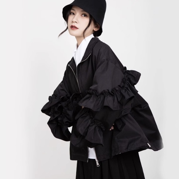 アウター コート ブルゾン シャンパー 上着 袖あり ボリューム袖 パフスリーブ ドロップショルダー スタンドカラー ワイド フリル ファスナー ポケット 前開き かわいい 大人可愛い カジュアル