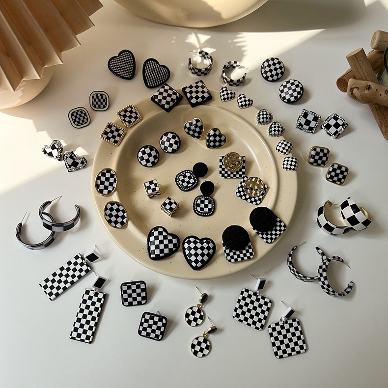 韓国大人気流行りピアスペアジュエル黒白チェック柄ピアス可愛いフープピアスレディースアクセサリー高級感 イヤリング 限定品 Www Quartzhotel Mx
