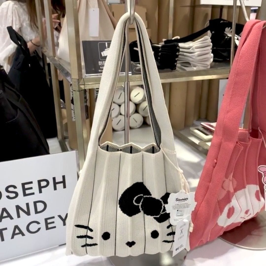 【2個買うと1個無料】【急速出荷】ハローキティのカバンy2024夏の新型可愛い漫画の連名sコード百ひだハンドバッグ