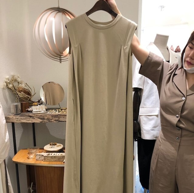 ワンピース 膝丈 袖なし ラウンドネック 細身 ストレート 大人可愛い きれいめ シンプル