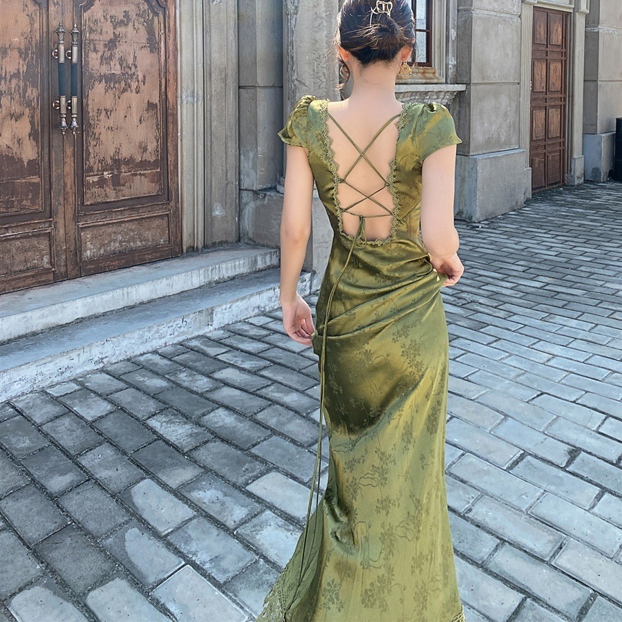 ドレス 衣装 イブニングドレス ロングドレス 半袖 Vネック 胸元 ロング丈 タイト 光沢 ロング丈 バックシャン レースアップ 刺繡 レース ステージドレス 発表会 かわいい 大人可愛い きれいめ 5,577円