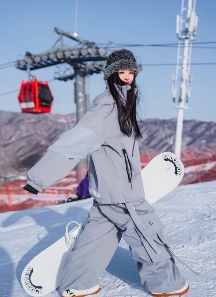 [3日内急速出荷]ウィンタースポーツ スノーボードウェア スキーウェア スノボウェア スキー 上下セット 男女兼用 撥水防風 保温 雪遊び 暖かい