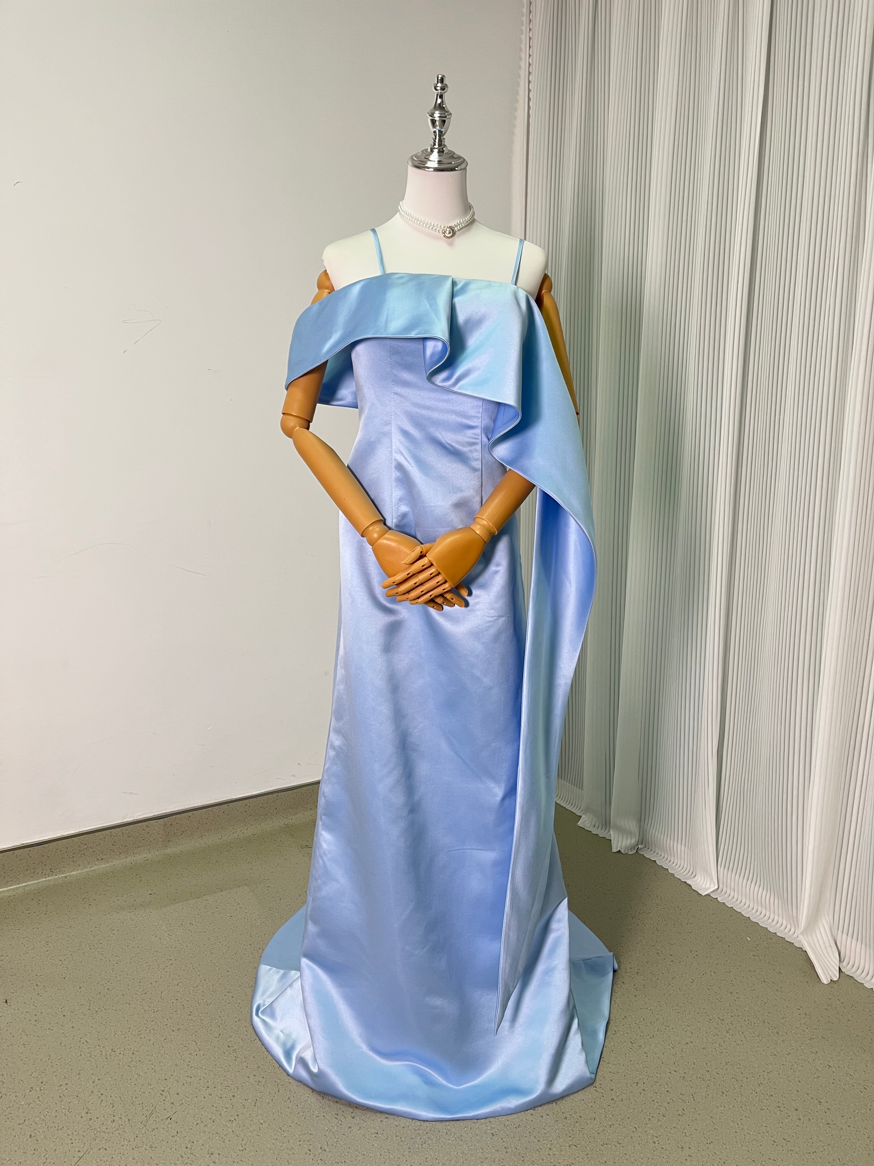 美品！パーティードレス ブルー ベアトップ キャミソール デザイン感 スレンダーライン 演奏会/音楽会