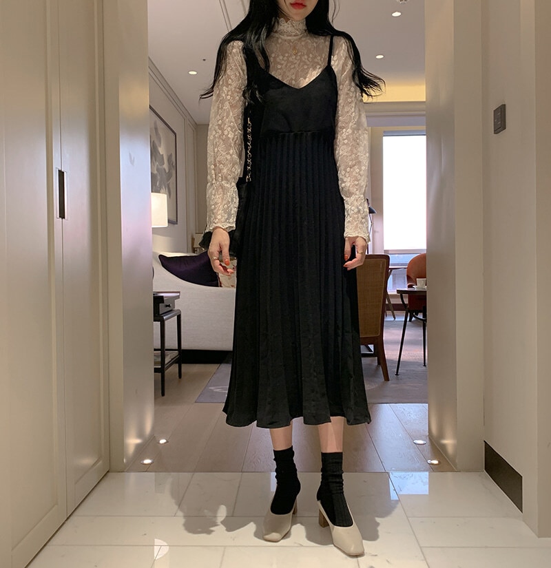 ワンピース ミモレ ミモレ丈 ロング ロング丈 袖なし ノースリーブ Vネック フレア プリーツ 切り替えデザイン ハイウエスト 薄手 きれいめ シンプル 大人 上品 おしゃれ お洒落 かっこいい