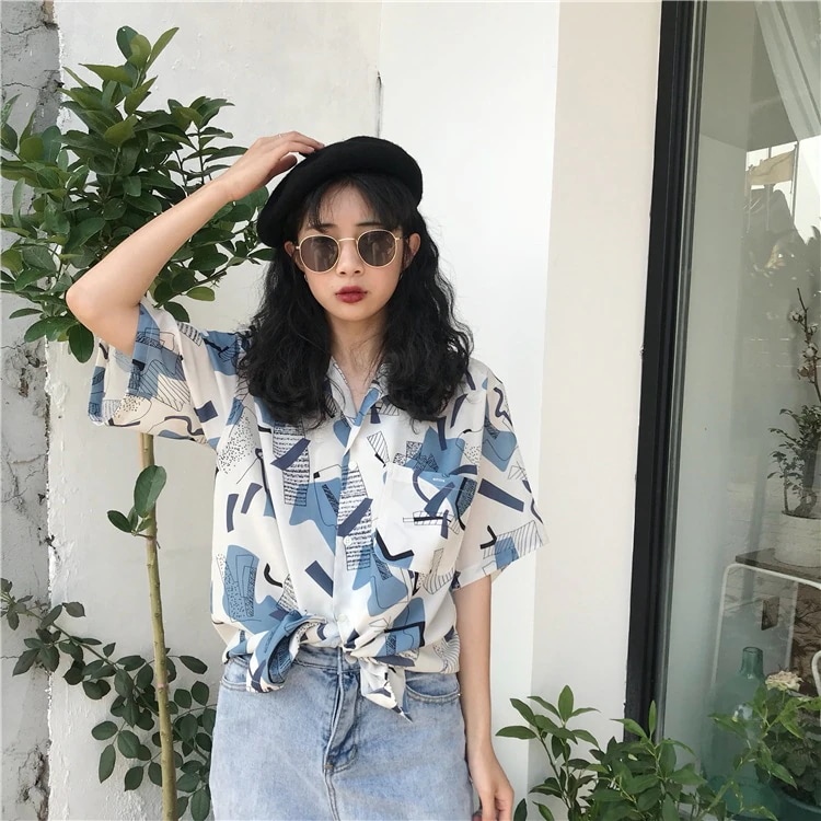 開襟柄シャツ トップス シャツ 袖あり 半袖 Vネック 襟付き 前開き かわいい 大人可愛い シンプル カジュアル おしゃれ お洒落 レトロ アジアン 大人可愛い 大人女子 ラフ ラブリー キュート