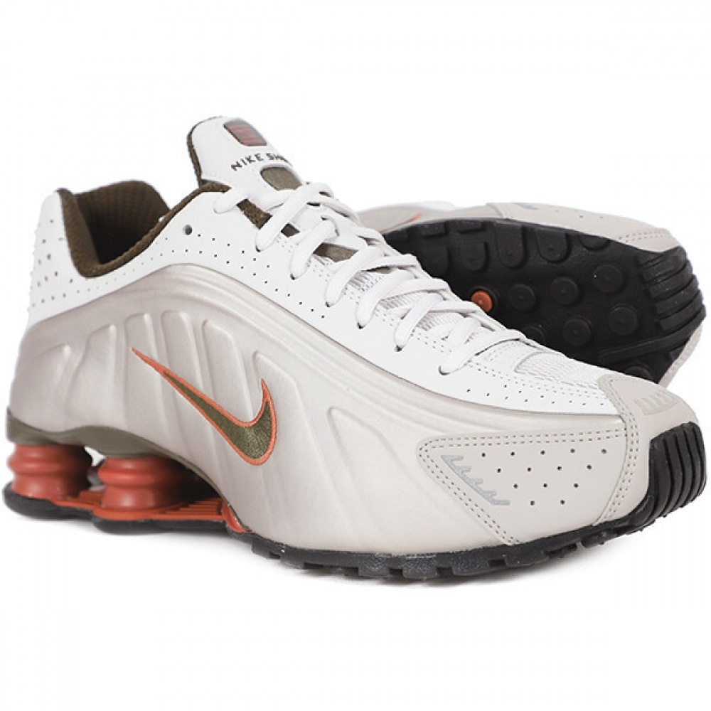 ナイキ シャックス R4