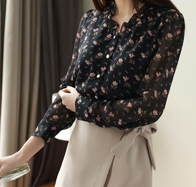 レディース トップス シャツ ブラウス 前開き 長袖 Vネック フリル 薄手 かわいい 大人可愛い ガーリー 主役級 存在感 とろみ感 キュート ロマンティック 花柄 フラワー ボタニカル 総柄 春