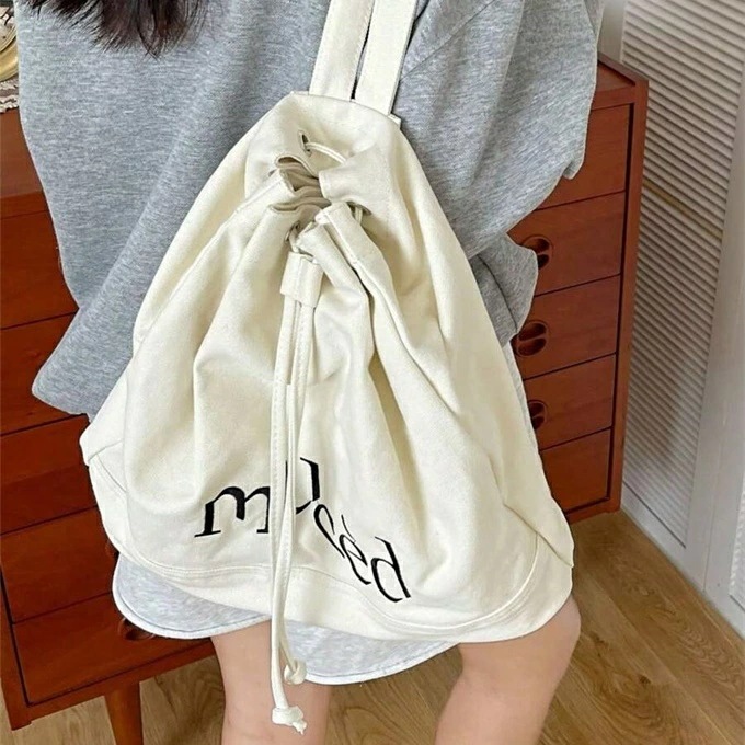 キャンバス刺繍文字付きリュックサック旅行やリゾート用の肩掛けバッグ学校用バッグポータブルラップトップ収納可能大容量ティーンガール女性大学生中学生高校生アウトドア旅行郊外小学校オフィス用