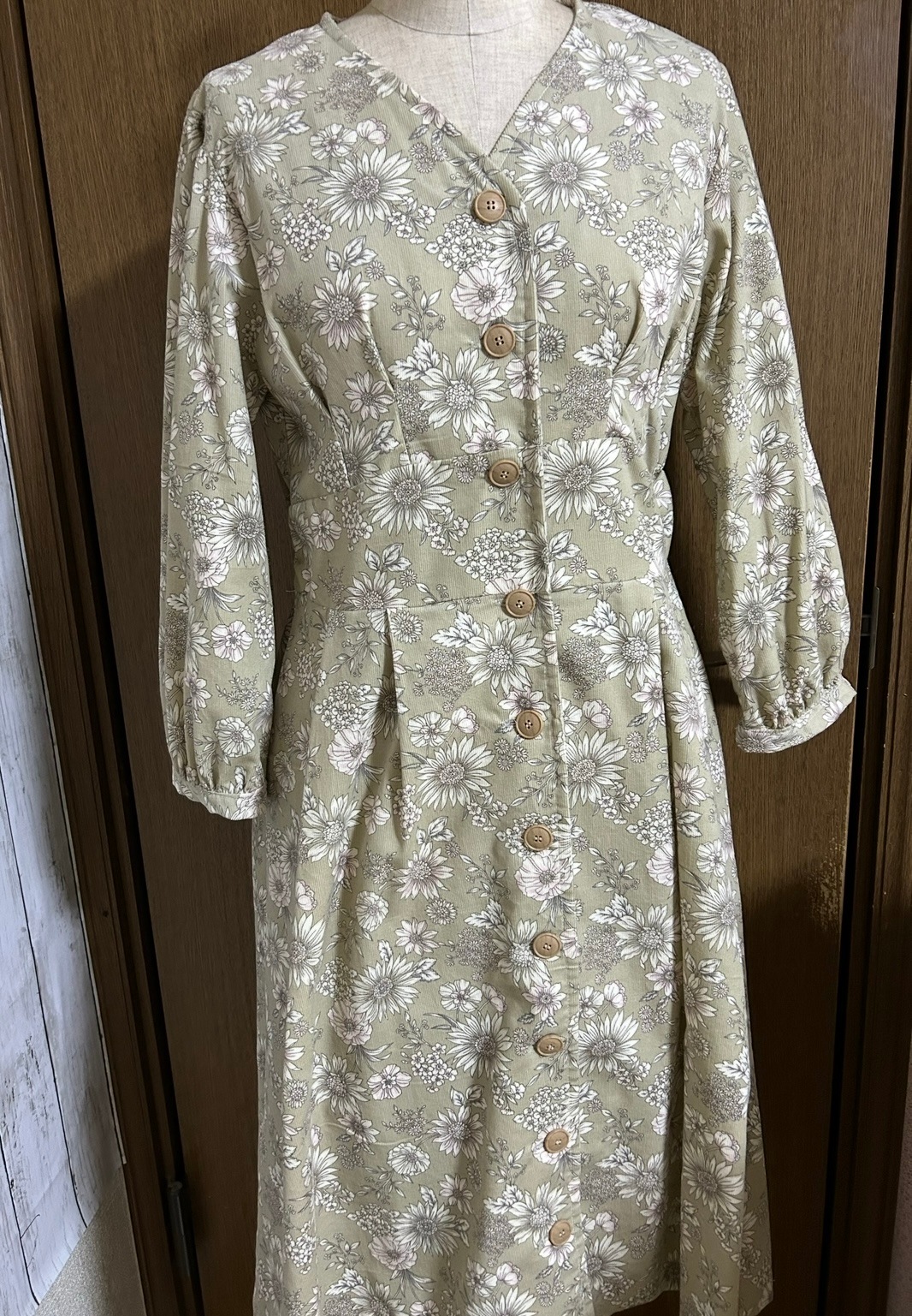 コーデュロイ花柄前ボタンワンピース