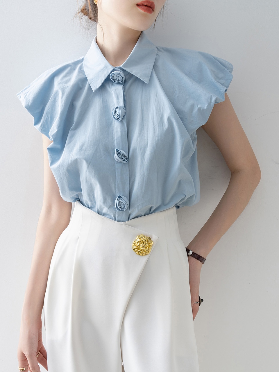 【1点ご購入 で10点プレゼントいたします】ブルーポロ襟半袖シャツ女2025シャツシックシックなブラウストップス