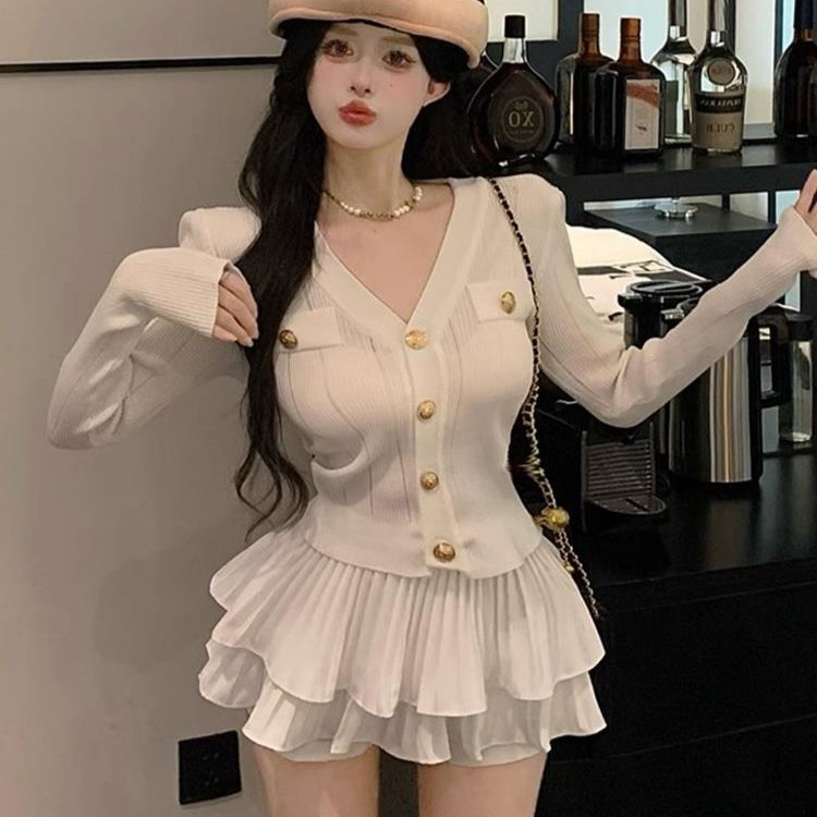 ハイエンドのカスタマイズ-Xiaoxiangfeng ホワイト純粋な欲望スリムホットガールスーツ女性の秋の長袖セータートップハーフスカート 2 点セット