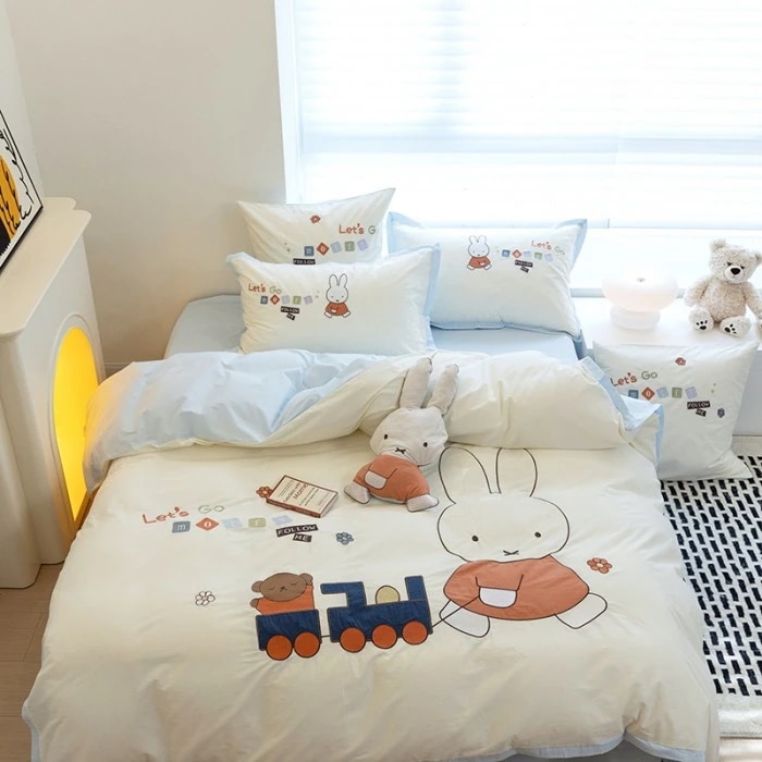 かわいいミッフィーウサギの純綿スモールフレッシュシーツと掛け布団カバーの4点セット子供用二段ベッド綿寝具