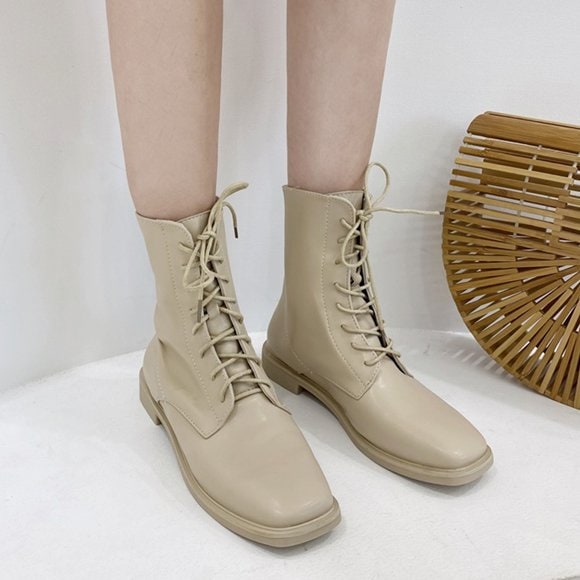 レースアップスクエアミドル丈ショートブーツ