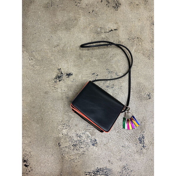 cheek Line mini shoulder C24008-15 ブラック ミニショルダーバッグ