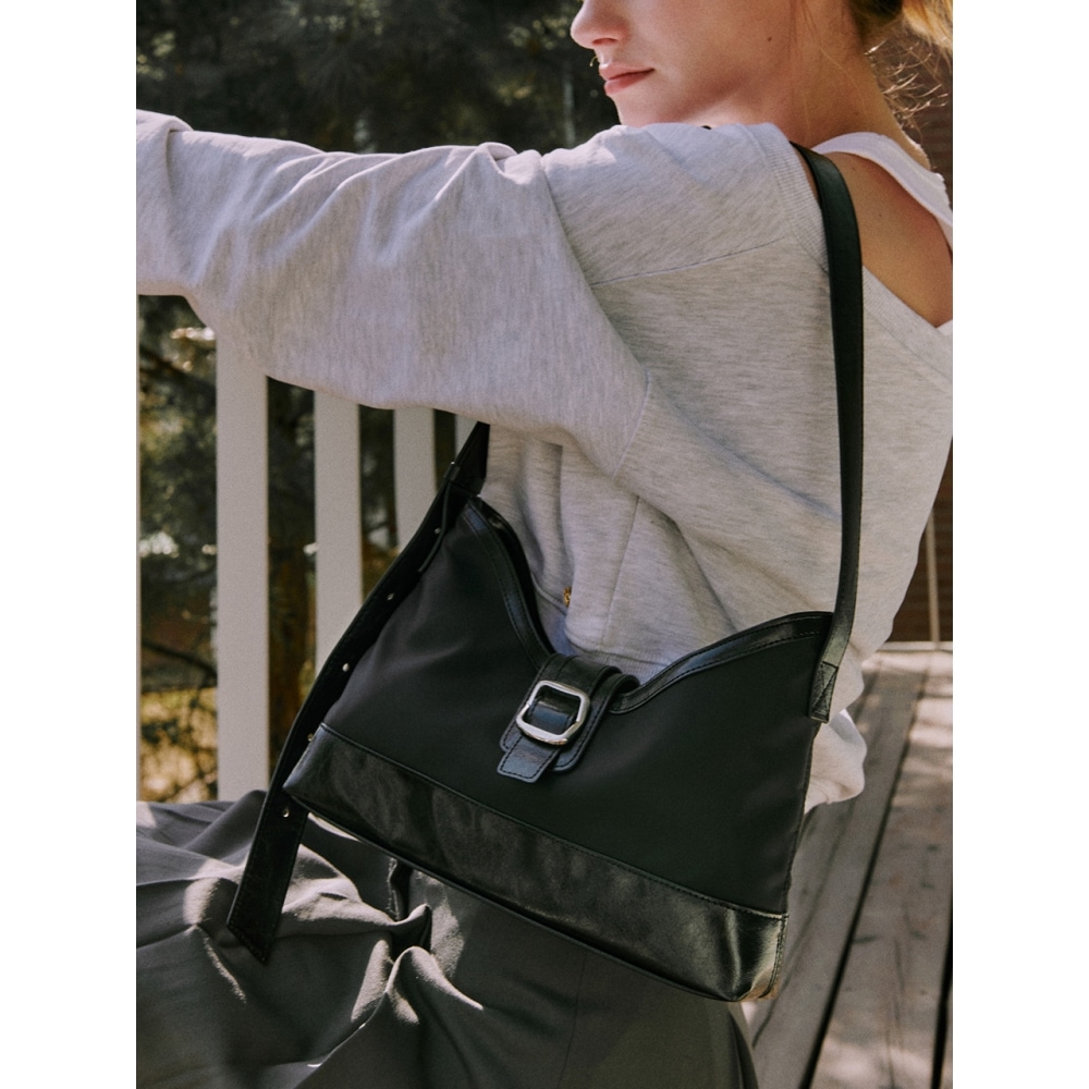 セミコードベールミドルバッグナイロンブラック