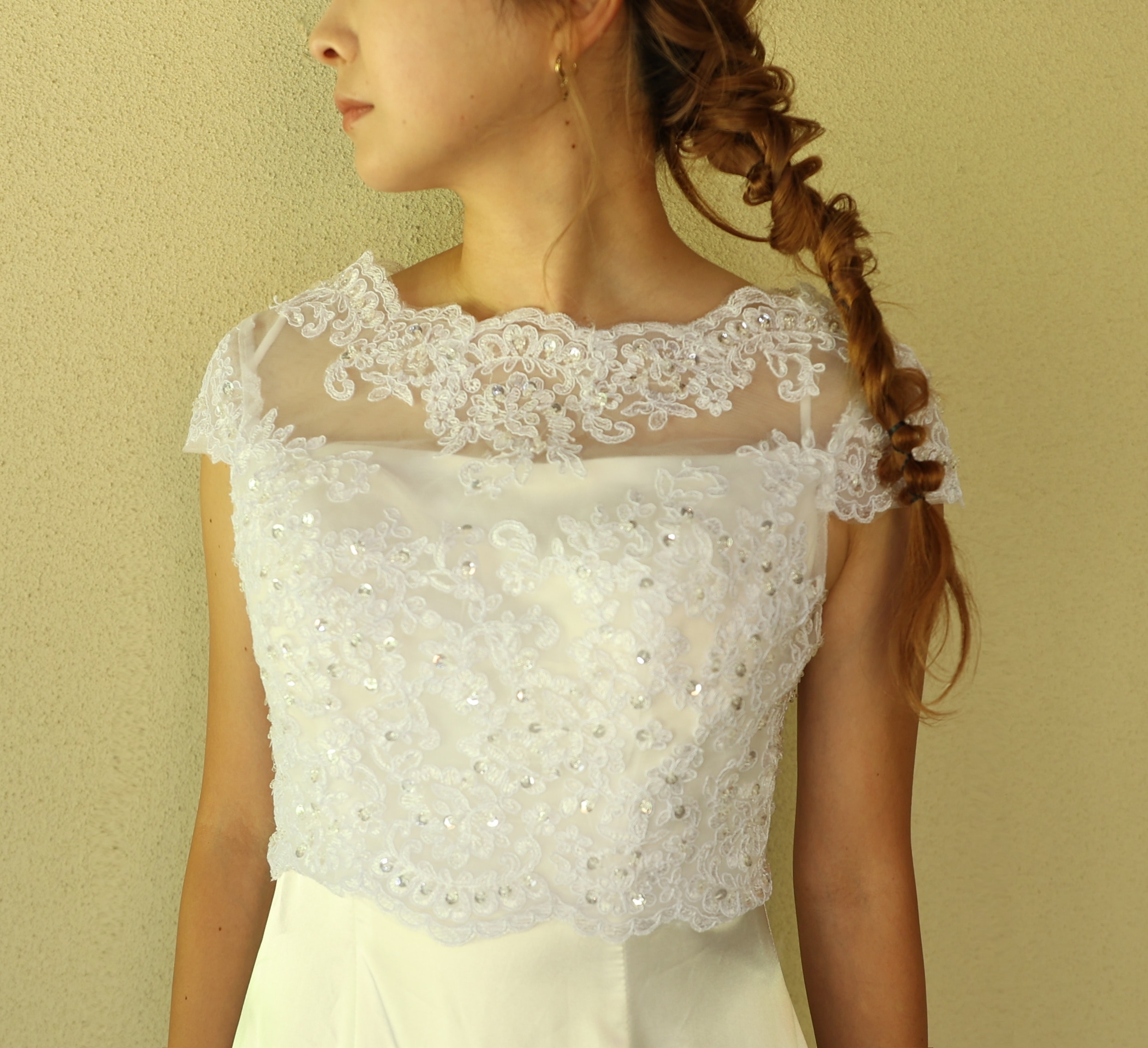 ボレロ 半袖 繊細レース キラキラスパンコール くるみボタン 花嫁/ウェディングドレス