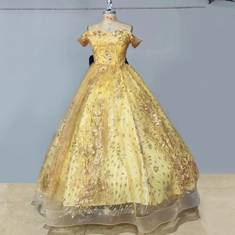 ゴールドのウェディングドレス舞踏会用のガウン新しい夏のスタイル女子美術学生向けのシンプルなパフォーマンス衣装独唱宴会用のイブニングドレス