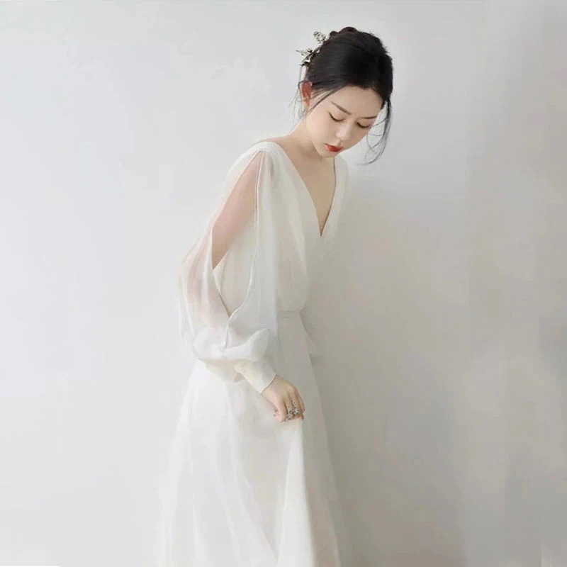 非常にエレガントな気質を持つ女性のための白いシフォンの小さなイブニング婚約ドレス証明書や登録を受け取るときに通常のときに着用できます