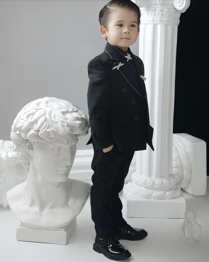 お買い得高級 エレガント 紳士服 子供スーツ 子供服 カジュアル ブラック 2タイプ 男の子 スーツ5点セット ジャケット パンツ ベスト シャツ 飾りピン ダブルブレスト キッズスーツ 誕生日プレゼ