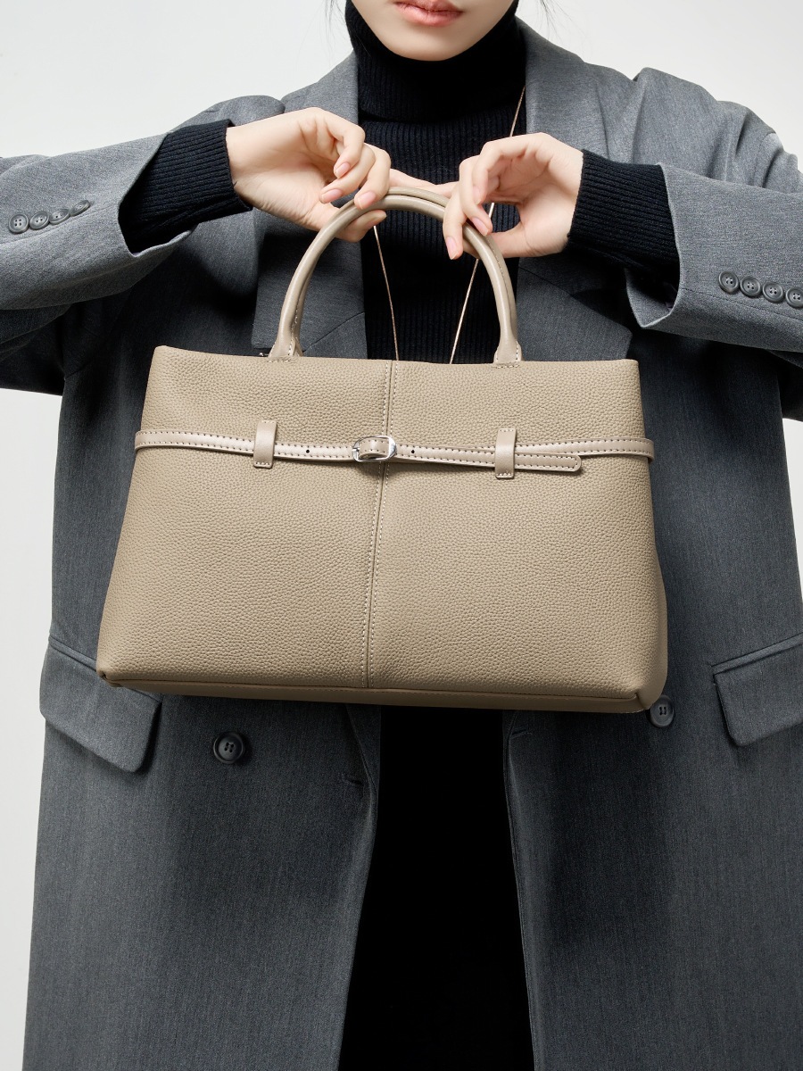 横長ボストンバッグ キルティングバッグ本革 新作 大容量 リュック ミニバッグ 気質 防水 トートバック 肩掛け フレンチヴィンテージ ニッチデザイン おしゃれ 百掛け バックパック高級感 質感 気質