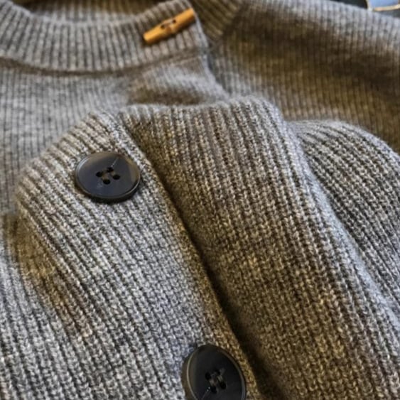 自分でお勧めしてくださいそれは豪華でシンプルです！ファッショナブルなデザイン不規則な竹のボタンウール秋と冬の女性のためのウールニットカーディガン