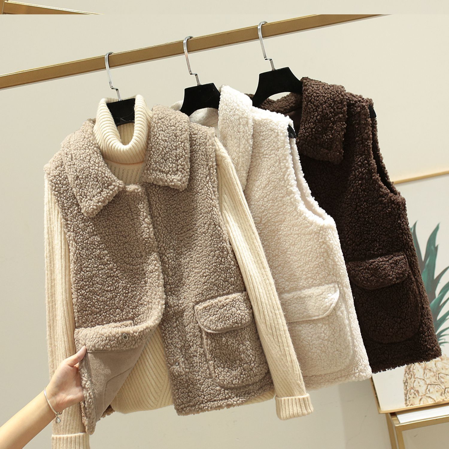 秋冬ボアベスト あったかベスト カジュアルボアベスト ポケット付きベスト トップス アウター ベスト 上着 ショート丈 袖なし ノースリーブ Vネック 襟付き スリム ストレート Iライン スマート