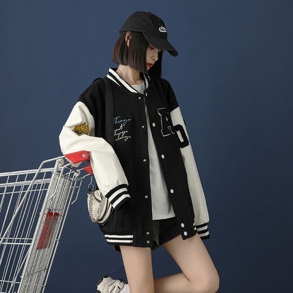 トップス ジャケット スタジャン ミモレ丈 ミディアム丈 切り替えデザイン ボタン 刺繍 前開き かわいい 大人可愛い カジュアル おしゃれ かっこいい こなれ感 ラフ ボーイッシュ ルーズ 個性的 8,686円