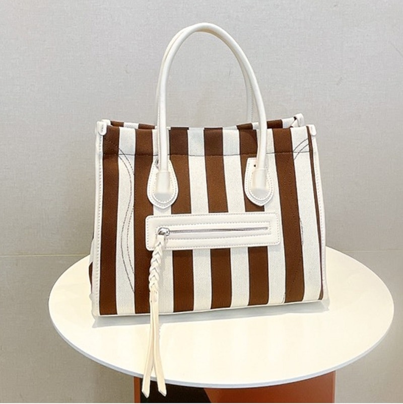 レデイースバッグトートバッグ２０２４新作キャンバス大容量A4通勤通学３カラー30%までに制限