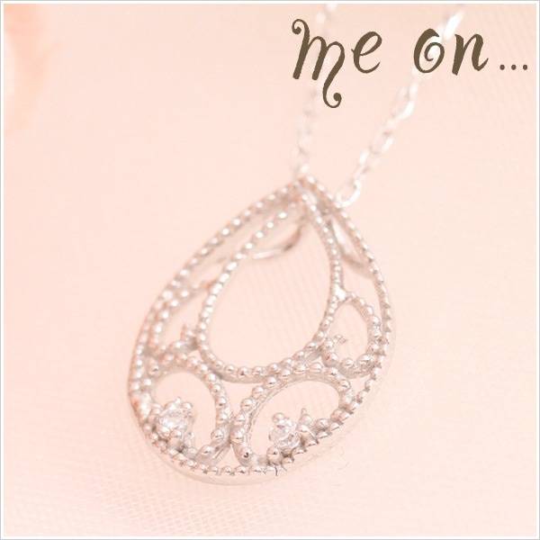me on... K10ホワイトゴールドドットのラインがモダンなイメージに月の雫モチーフの天然ダイヤモンドネックレス 発送目安：２３週間