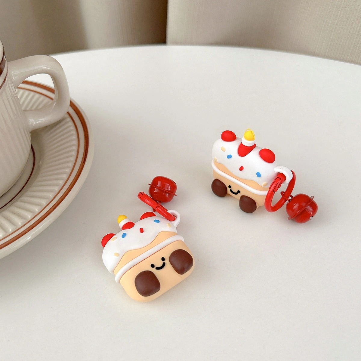 【200点セット】【送料無料】ストロベリーキャンドルケーキアップルAirTag迷子防止カバー転ばないペット追跡ロケータキーホルダーフィット