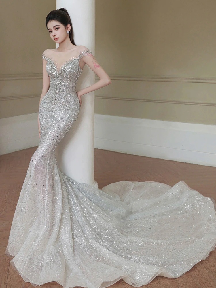 ワンショルダーテールライトウエディングドレス 2025年ブライダルメインヤーン 上質な風合い 小人重工ドレススカート