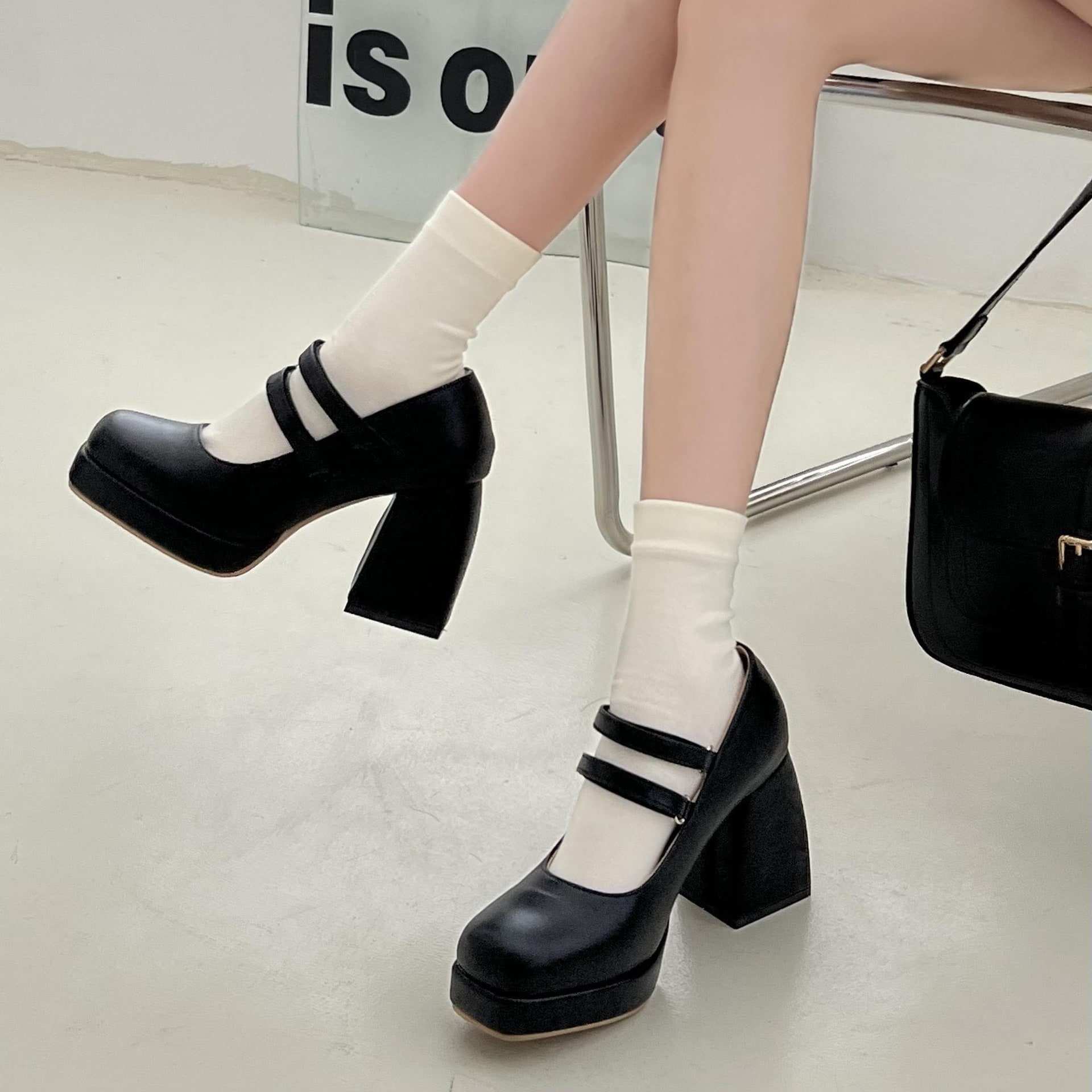 パンプス 痛くない ストラップ 9cm 太ヒール ラウンドトゥ ストラップ チャンキーヒ 歩きやすい ブラック アプリコット 22cm 24.5cm 靴 履きやすい おしゃれ 太ヒール ミドルヒール