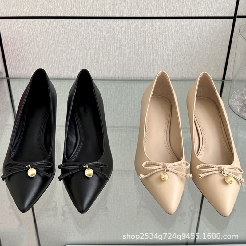 11 2022新しい先の尖ったつま先の浅い口弓弓レトロメタルボールシンヒールシングルシングルシングルシングルシングルシングルレディースファッショナブルなレディースファッショナブルな白いスタイル