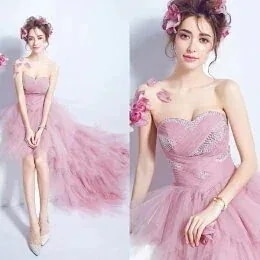 ドレス二次会トレーン　レース花嫁シンメトリー編み上げタイプ　ピンクドレス　ウエディングドレス二次会ミニドレスパーティードレス結婚式二次会花嫁ドレス嬢ドレス　ミニ　個性派　トレーン付き