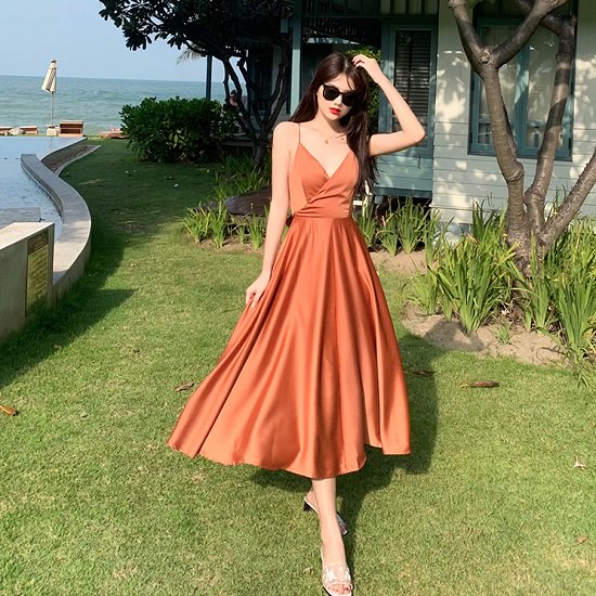 【取寄：納期2週間】リゾートワンピース キャミワンピ 夏 ビーチ 白 レディース 二次会 ロングワンピ バックスタイル リボン バックリボン ノースリーブ ハイウエスト セクシー 大人かわいい フレア 6,003円