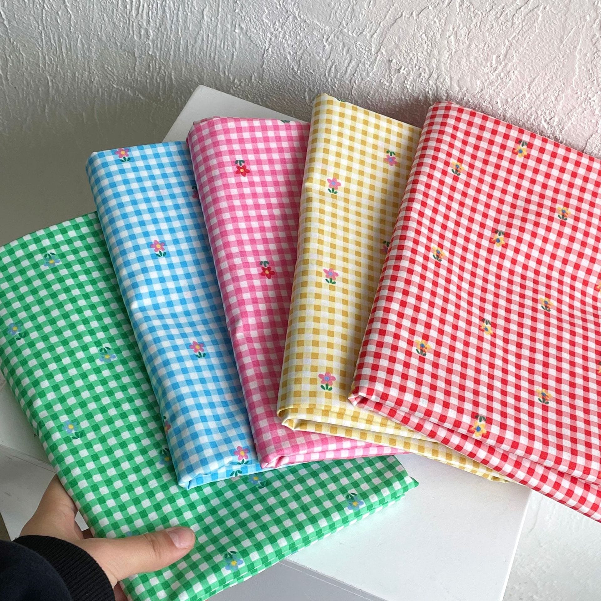 【人気商品】145CMx1M 生地 布 カットクロス 花柄 格子 綿100％ 子供服生地 衣装生地 ワンピース生地 ハンドメイド はぎれ 手芸 裁縫 プレゼント 韓国風 バッグ 演出 新品登場用1