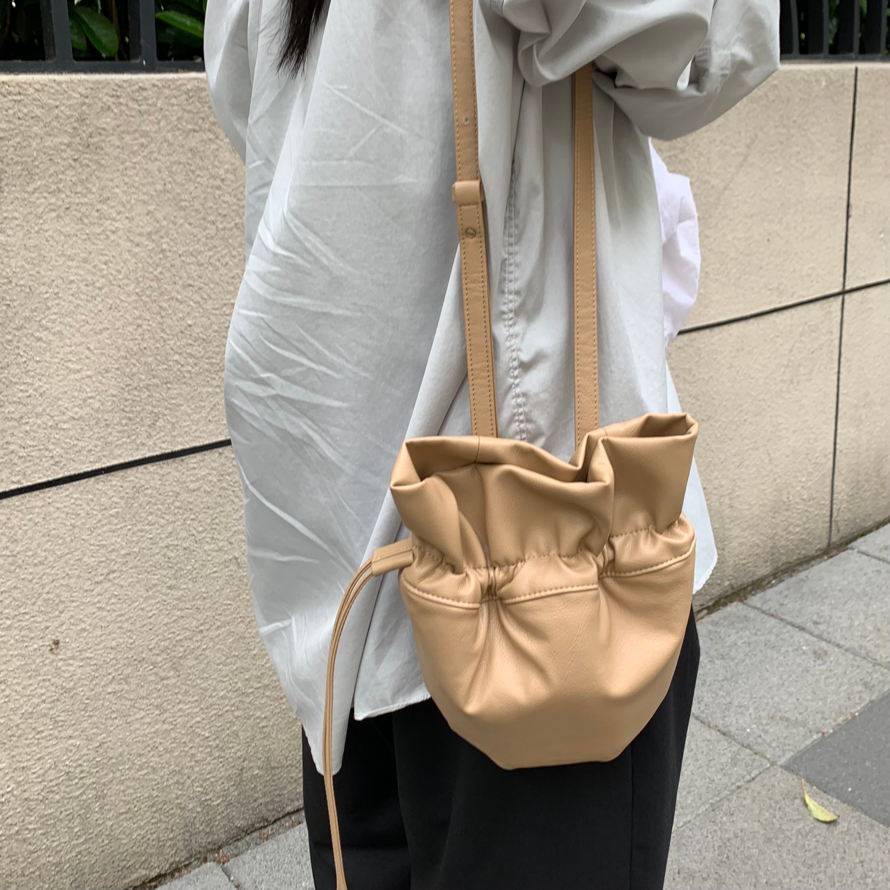 Pouch Bag crossbody_Peanut Beige