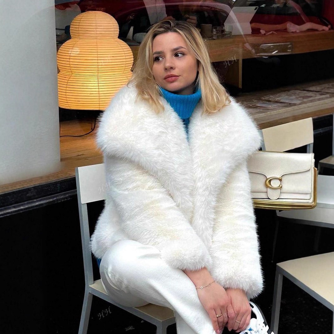 2025年新作 欧米クロスボーダー レディースウェア ショート丈 新作登場 フェイクファーコート ファッショナブル ワイドオープンカラー 長袖 保温 コート