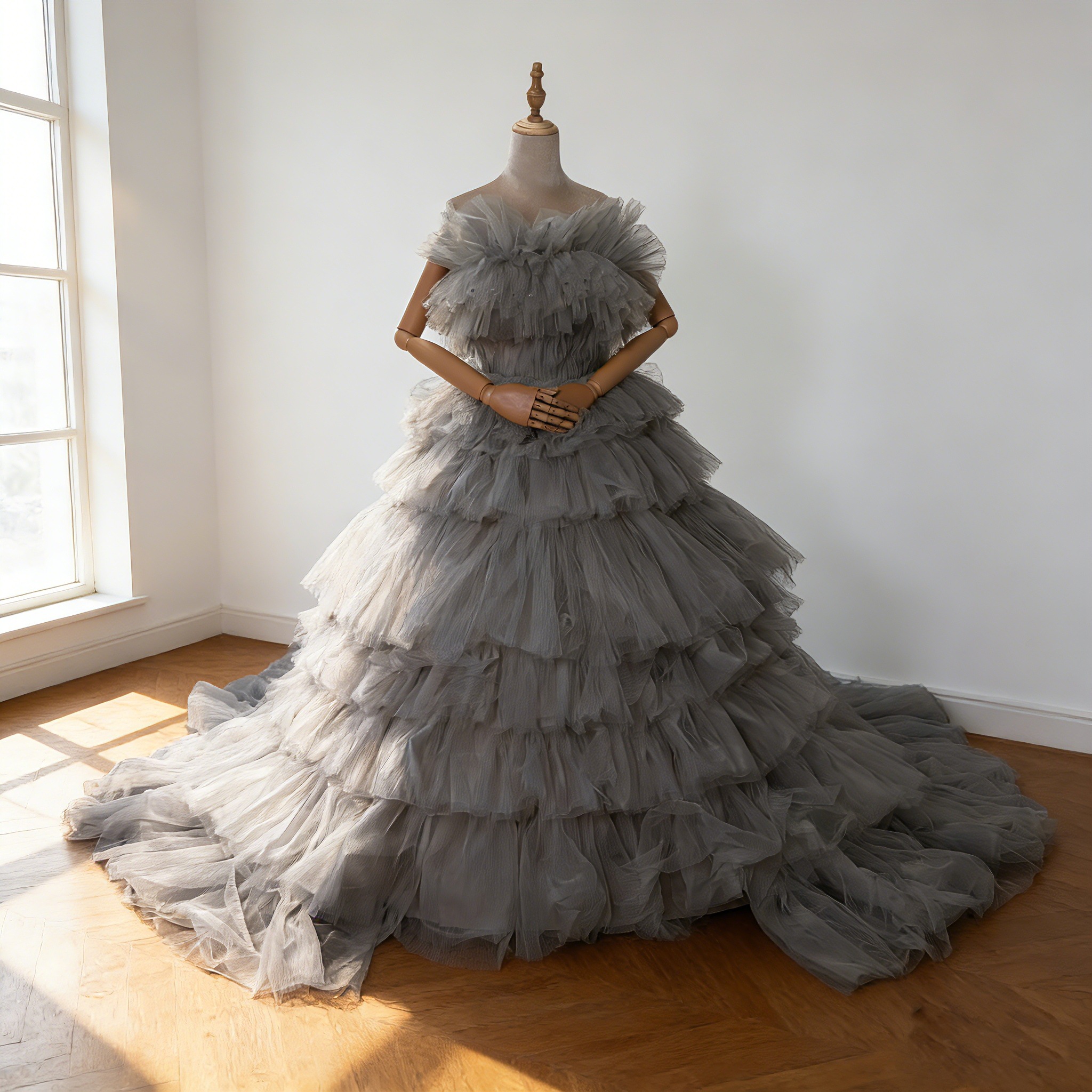 カラードレス グレー ティアードのドレス ビスチェドレス 華やかなトレーン ボリュームドレス 結婚式 前撮り