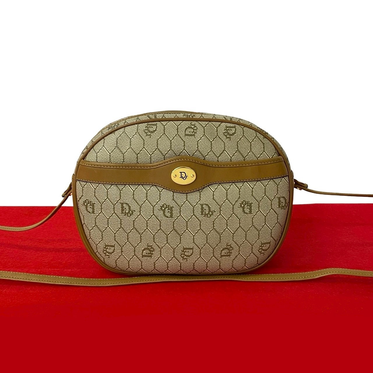 ヴィンテージ ハニカム 柄 ロゴ 金具ショルダーバッグ レザー PVC ベージュ 26536 29,120円