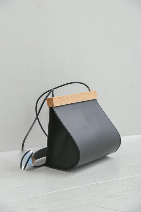 yuruku (ユルク) Clap Wood Round Pouch (black) 26,862円