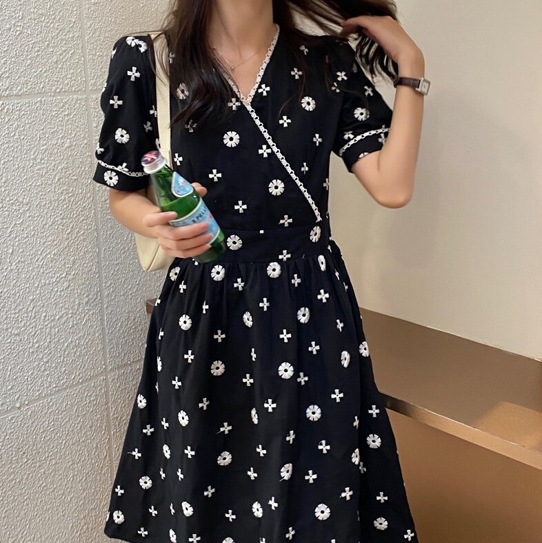 ワンピース 半袖 春夏 かわいい Aライン 膝丈 五分袖 Vネック 襟なし フレア Aライン ウエストマーク ハイウエスト 色展開 ブラック M L ゆったり かわいい 大人可愛い きれいめ シンプル