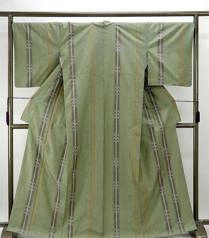 紬 新品仕立済 正絹 彩雅玉紬 草葉模様 紬 身丈165cm 裄丈68cm 新品 仕立て上がり 着物