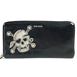 Qoo10] PRADA 【中古】 長財布 スタッズ ビジュー ラ
