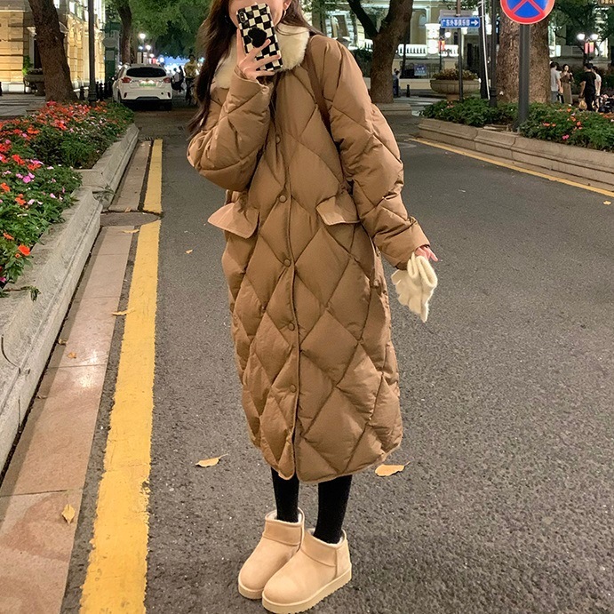 アウター レディース コート キルティング 襟付き 韓国 ロング丈 ロングコート 中綿コート ボタン 羽織 上着 エコファー フェイクファー 暖かい 防寒 軽量 長袖 ひざ下 膝下丈 ミモレ丈 無地 6,480円