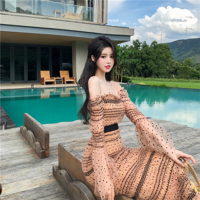 水玉ワンピース ワンピース スイート ミドル丈 袖あり 長袖 スクエアネック スリム 細身 タイト 透け感 シアー 大人女子 大人 上品 おしゃれ エレガント レトロ レトロ風 こなれ感