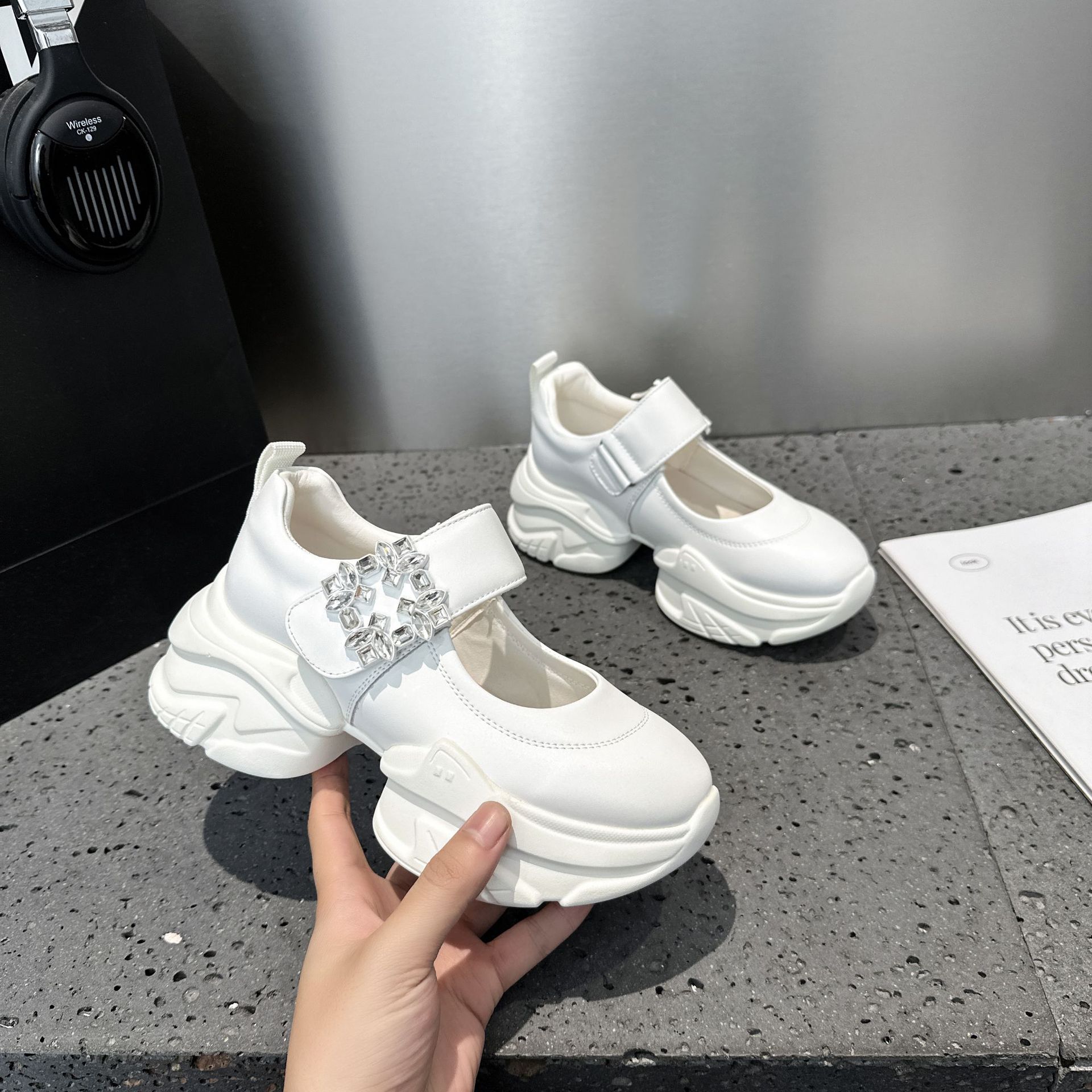 女性2025新しい厚底カジュアルシューズスポーツサンダル