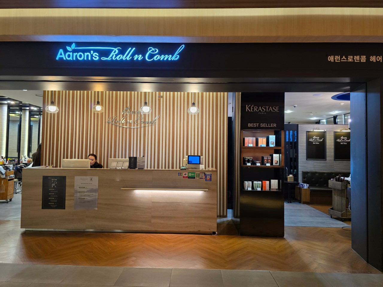 [ソウル] Aarons roll n combヘアサロン